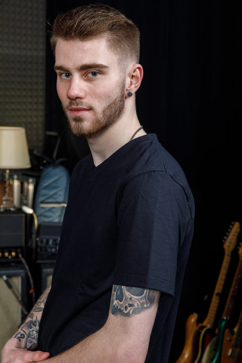 The Organic V-Neck T-Shirt - Grösse M + L